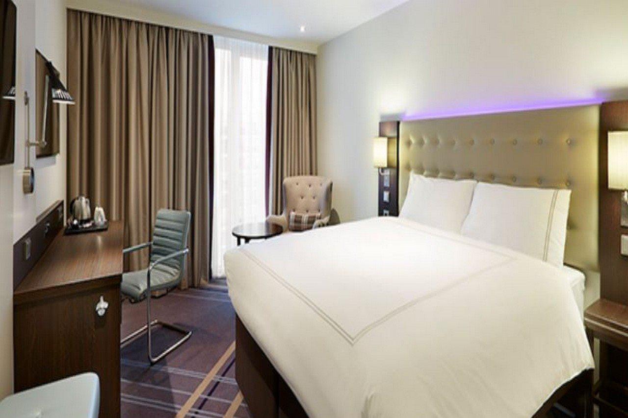 Premier Inn Stuttgart City Europaviertel ภายนอก รูปภาพ