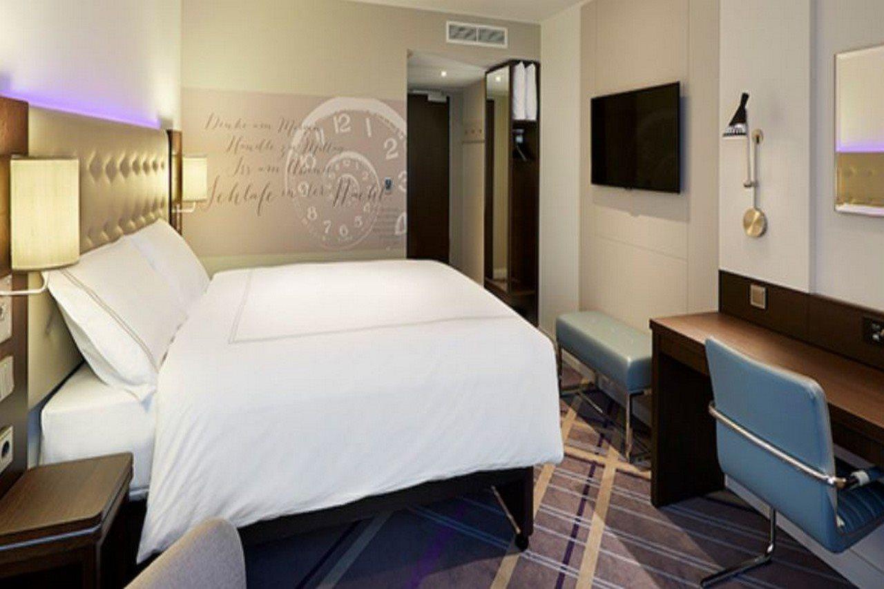 Premier Inn Stuttgart City Europaviertel ภายนอก รูปภาพ