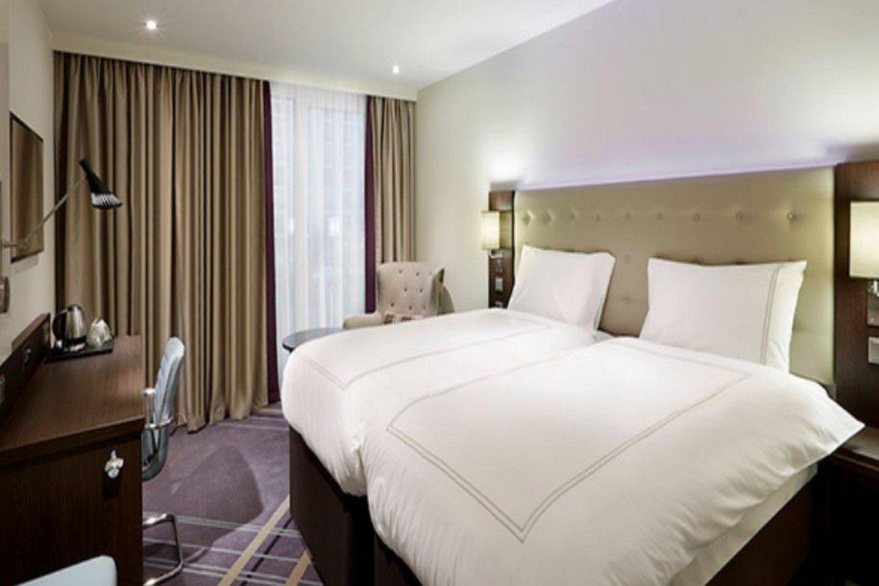 Premier Inn Stuttgart City Europaviertel ภายนอก รูปภาพ
