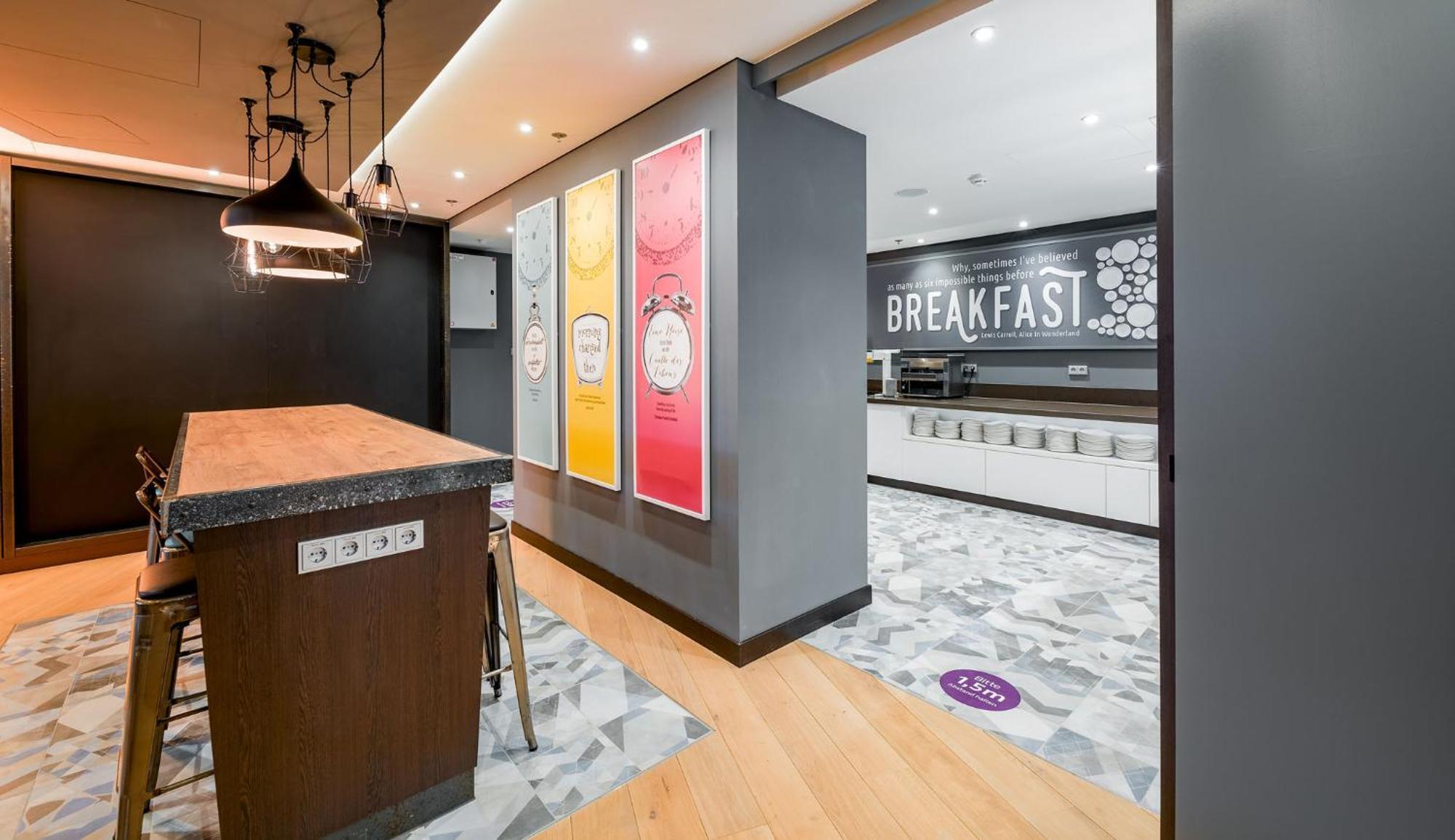Premier Inn Stuttgart City Europaviertel ภายนอก รูปภาพ