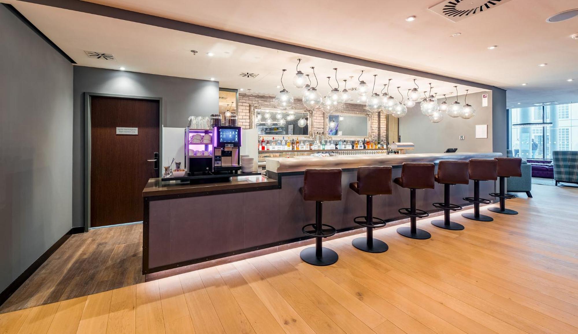 Premier Inn Stuttgart City Europaviertel ภายนอก รูปภาพ