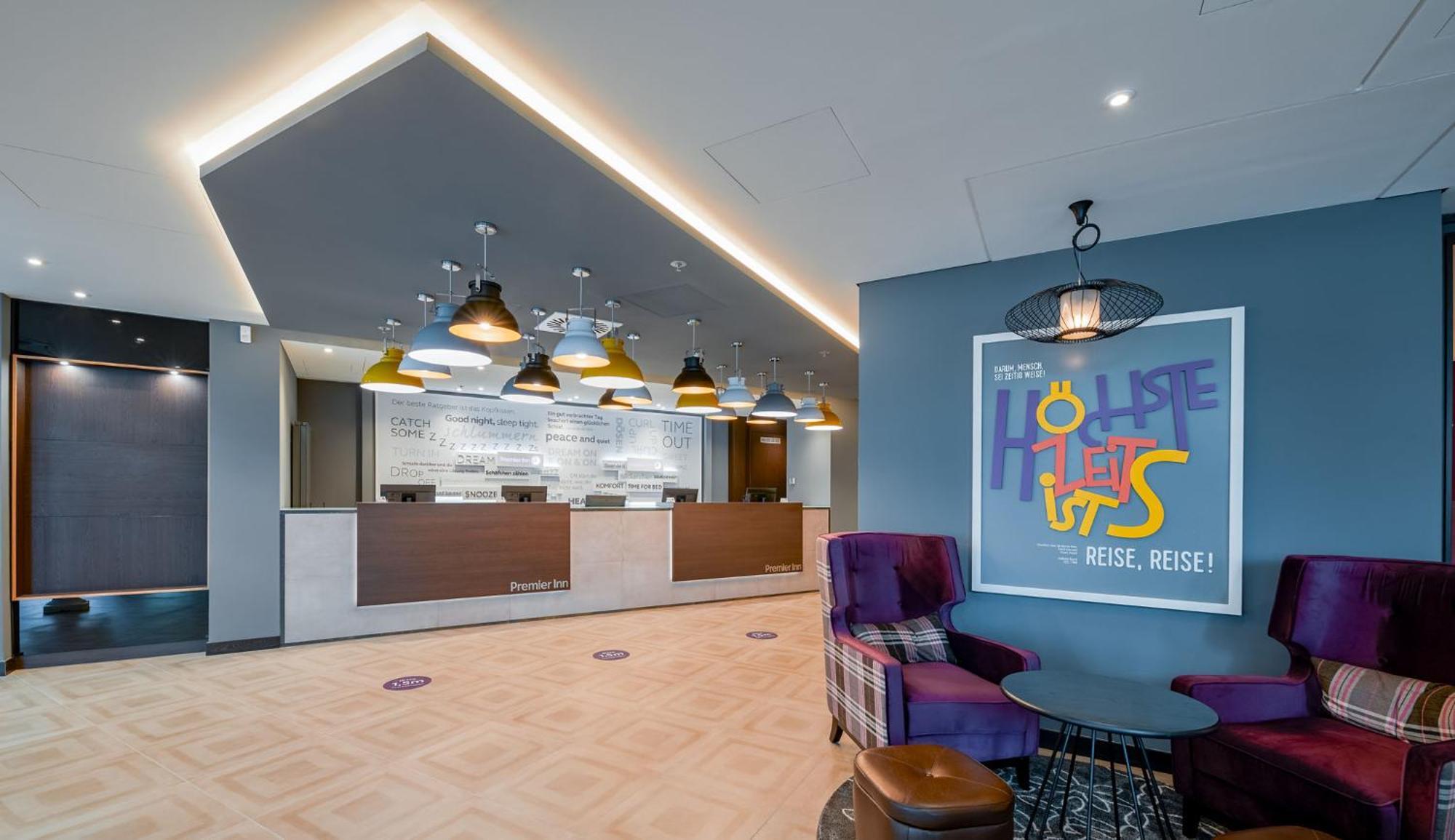 Premier Inn Stuttgart City Europaviertel ภายนอก รูปภาพ