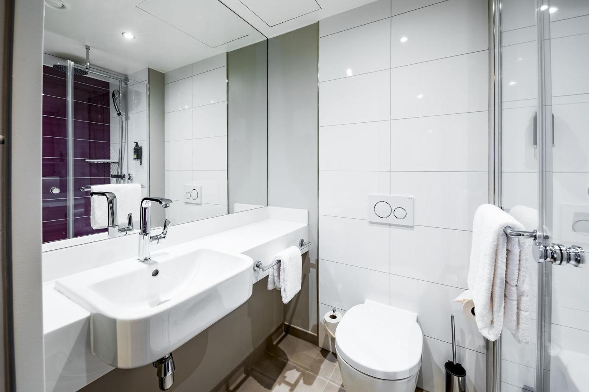 Premier Inn Stuttgart City Europaviertel ภายนอก รูปภาพ