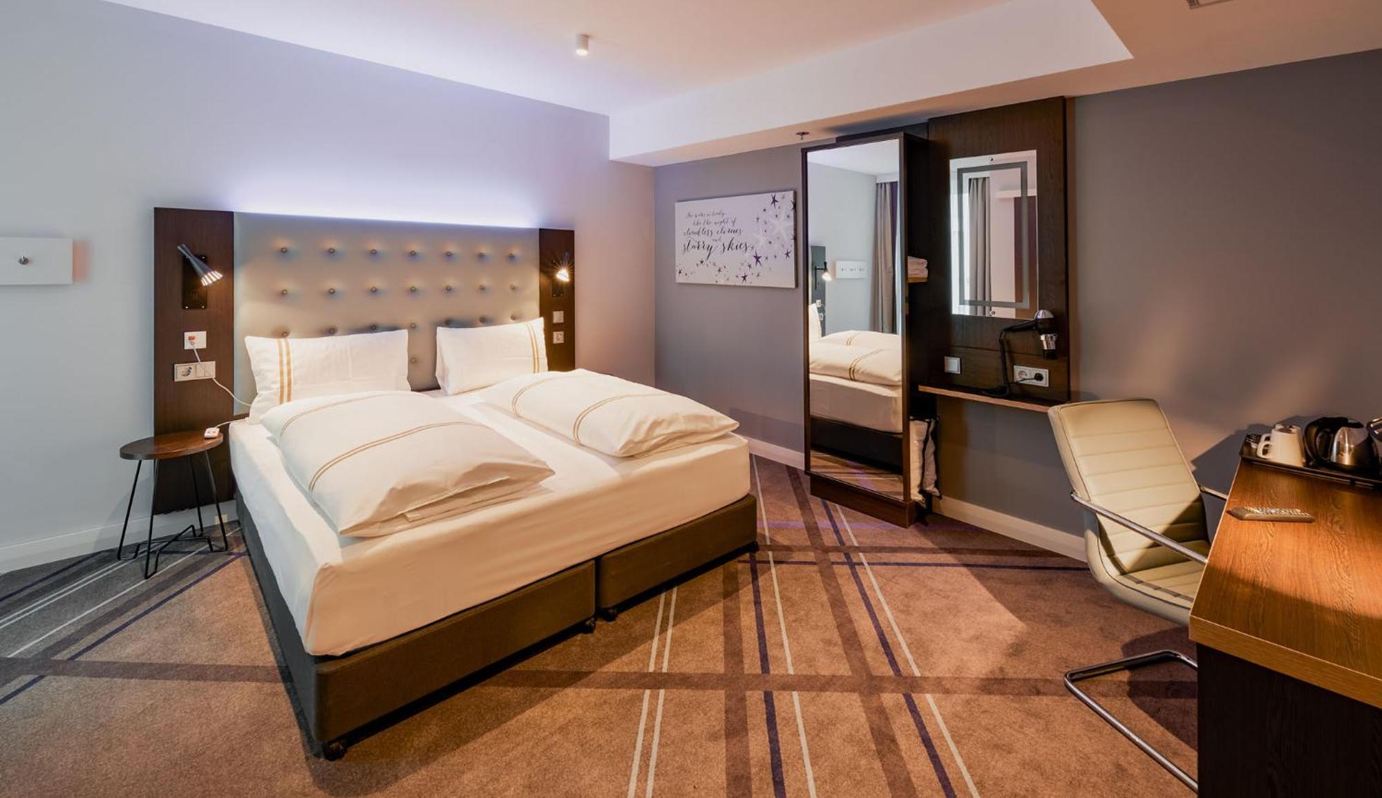 Premier Inn Stuttgart City Europaviertel ภายนอก รูปภาพ