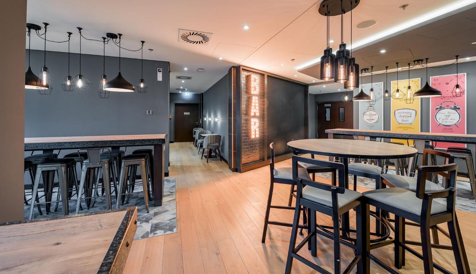Premier Inn Stuttgart City Europaviertel ภายนอก รูปภาพ