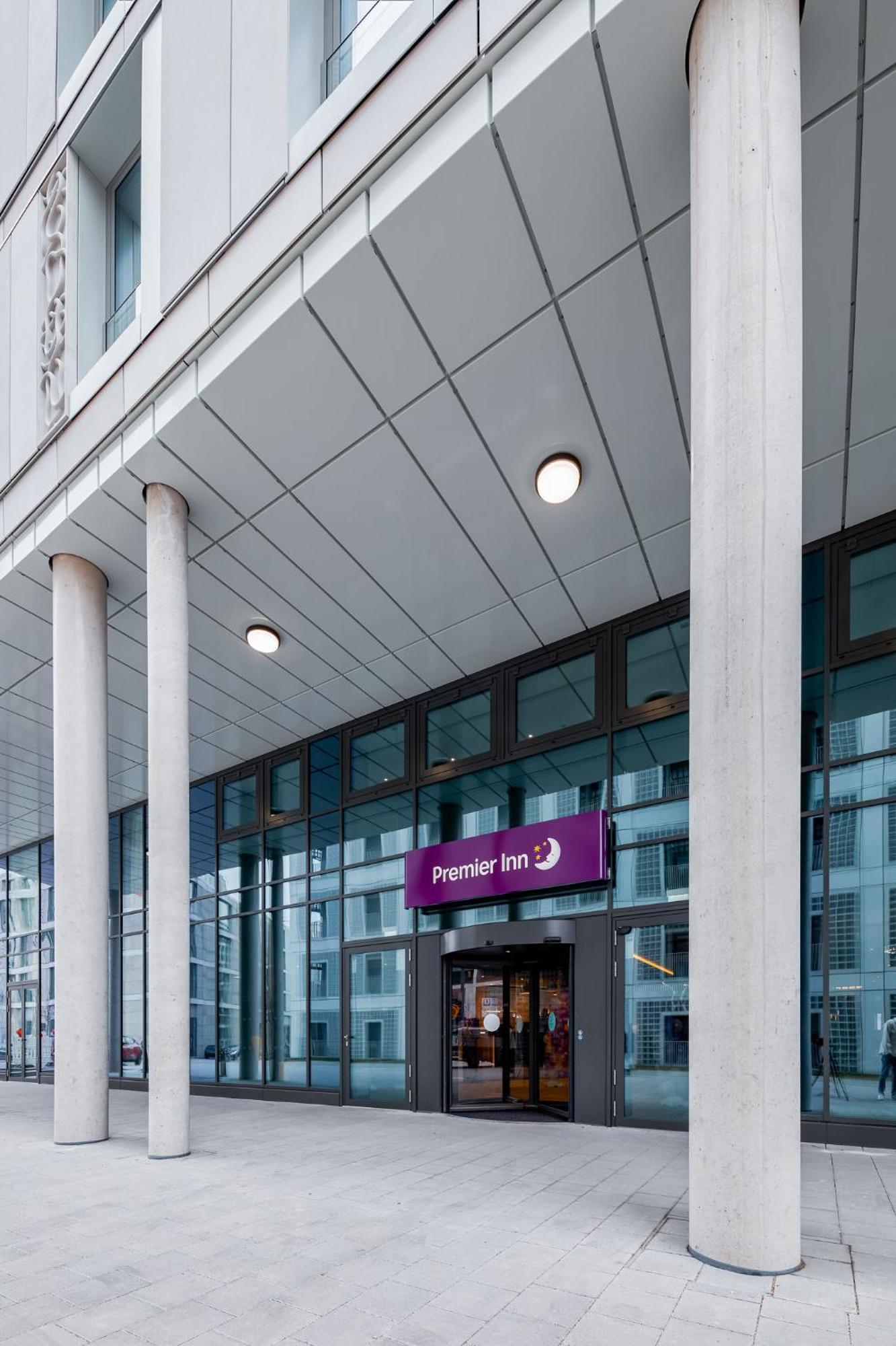 Premier Inn Stuttgart City Europaviertel ภายนอก รูปภาพ